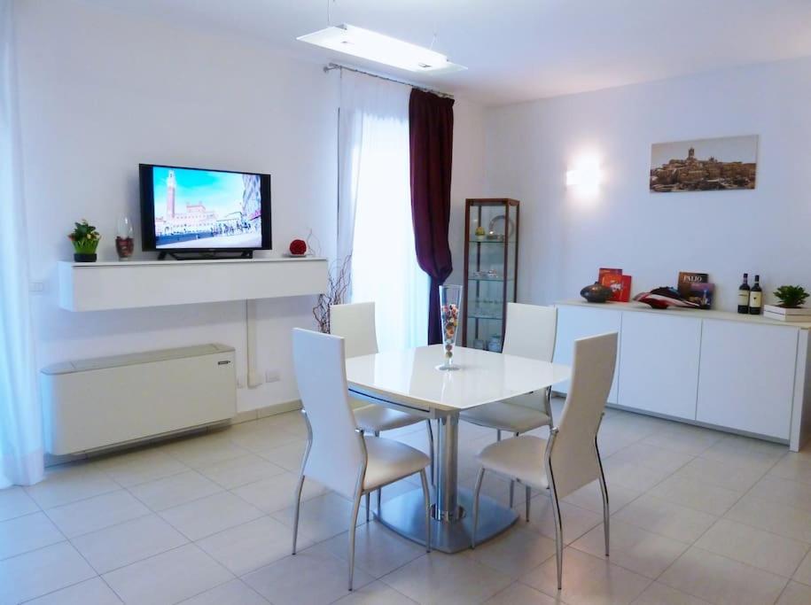 Modern & Strategic Apartment Сієна Екстер'єр фото