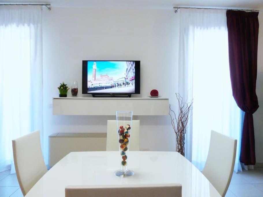 Modern & Strategic Apartment Сієна Екстер'єр фото